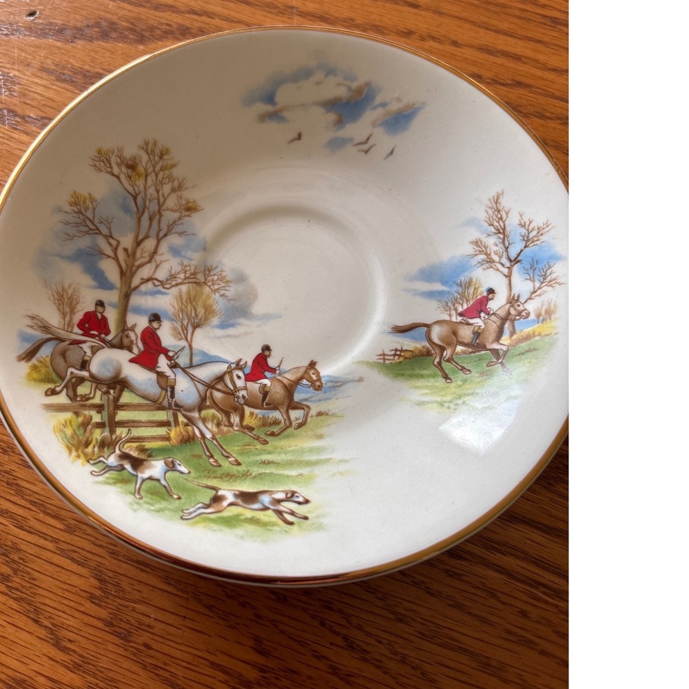 Arklow Porcelain Cup and Saucer Set Hunting Scene Gold Rim Made in Ireland - Picture 2 of 9